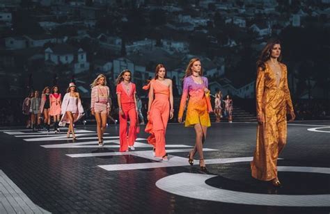 defile chanel croisiere 2024|CHANEL Cruise 2024/25 Show .